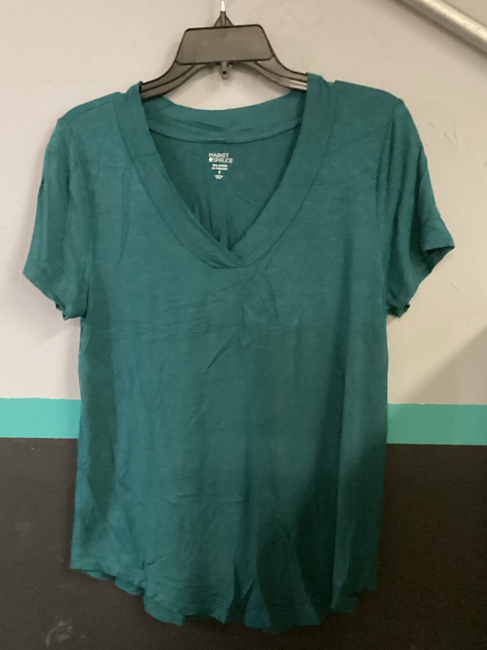Market & Spruce Green V-Neck Short Sleeve Tee